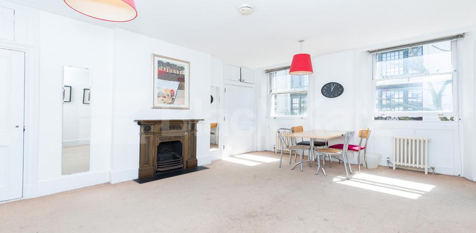 			SPACIOUS 3 BED TWO BATH IN BLOOMSBURY!, 3 Bedroom, 1 bath, 1 reception Flat			 Bloomsbury Place , BLOOMSBURY / RUSSELL SQUARE